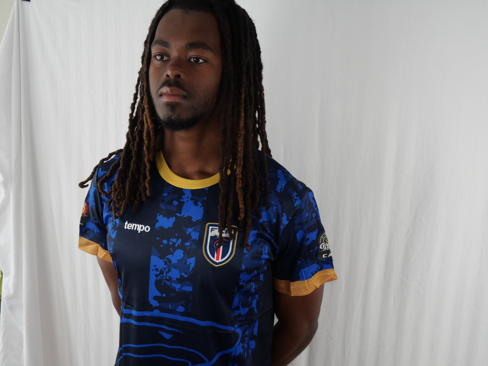 Taille XL col rond doré